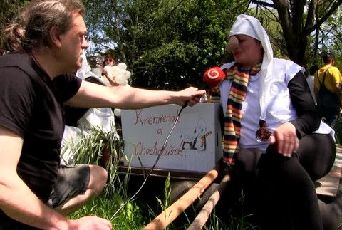 Voda v riekach je poriadne studená. Ani to neodradilo posádky netradičných plavidiel