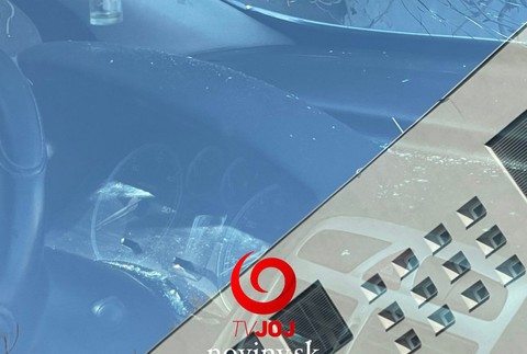 Zničené auto po útoku muža na Galvániho ulici