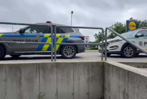 [multi] policajti pred uradom inspekcnej sluzby 10499