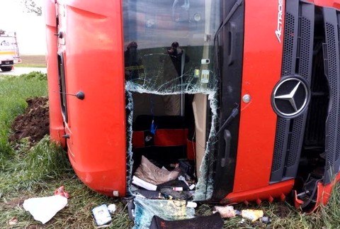 Poľský šofér skončil s kamiónom v poli. Nafúkal takmer dve promile