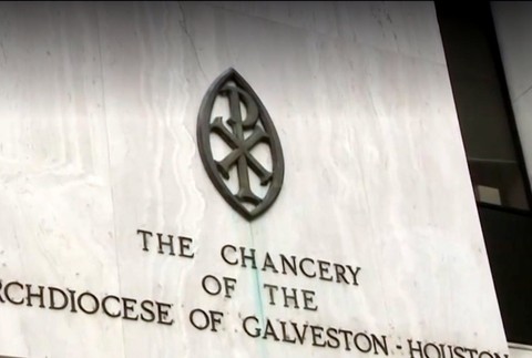 Najdlhší zoznam zverejnený cirkvou. Vyše 300 kňazov obvinených zo zneužívania detí