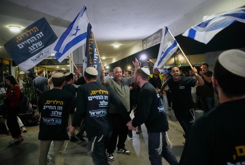 APTOPIX_Israel_Mideast_Emergency_Landing716549