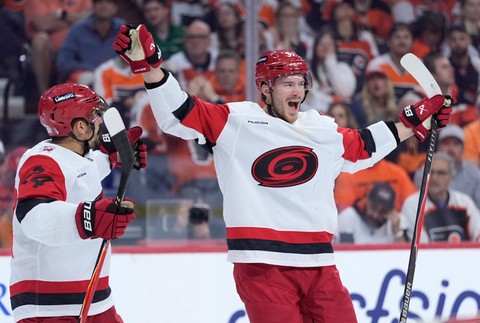 Hurricanes_Flyers_Hockey322402214294