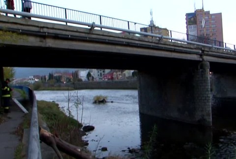 VN Mrtve telo ženy vo Váhu5031