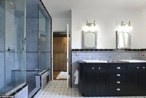 39385350-9268737-The_adjoining_bathroom_boasts_pale_lavender_tile_a_shower_and_a_-a-13_1613576047904