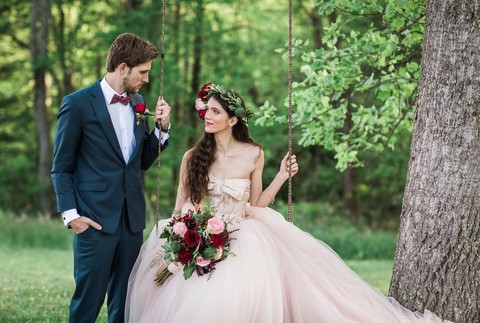 Ružové svadobné šaty