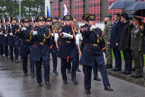 Na snímke sprava náčelník Generálneho štábu OS SR generál Daniel Zmeko, vicepremiér a minister obrany SR Robert Kaliňák (Smer-SD), prezident SR Peter Pellegrini a veliteľ Tímu pre integráciu síl NATO (NFIU) na Slovensku plukovník Marián Kurilla