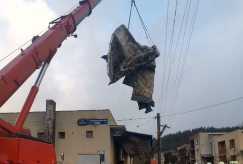 Severom Slovenska sa prehnal vietor o sile orkánu. Viaceré obce ostali na Štedrý deň bez elektriny