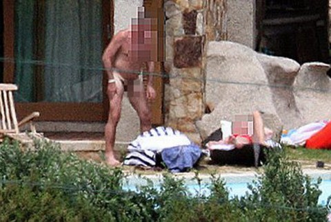 nahy topolanek v berlusconiho vile