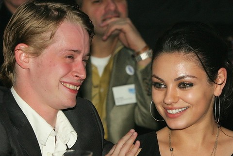 Mila Kunis a Macaulay Culkin pri večeri
