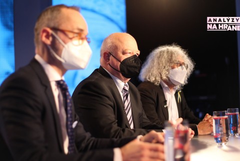 Analýzy Na hrane s T. Valáškom, P. Mackom a G. Mesežnikovom