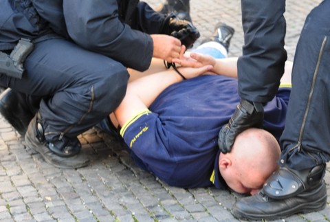 vyčíňanie a zatýkanie futbalových fanúšikov 5