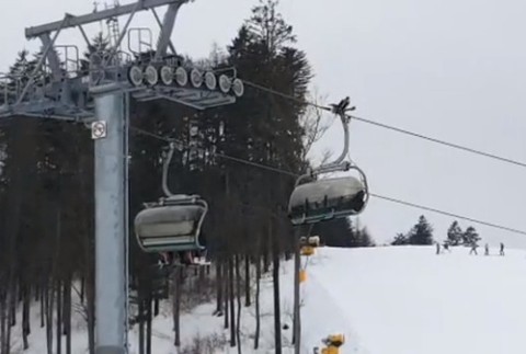 Hasiči zachraňovali uviaznutých lyžiarov