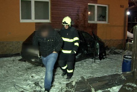 [multi] N12 nabúral do domu 10