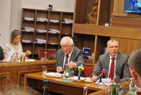 Vypočúvanie Jána Mazáka na ústavnoprávnom výbore NR SR (2)