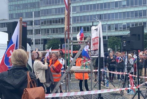 Na Hodžovom námestí organizuje protest štrajkový výbor "O nás".