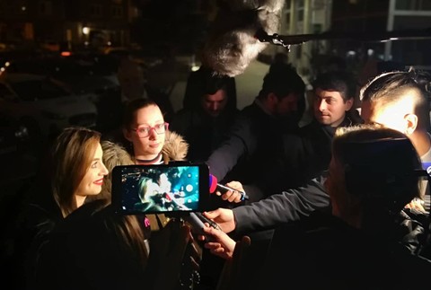 Štefan Hrabin prišiel s rodinou do volebnej centrály 