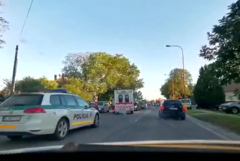 Pri protidrogovej akcii zadržali tri osoby. V prípade padli ďalšie obvinenia