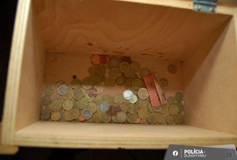 vykradnuty kostol Nesluša (2)