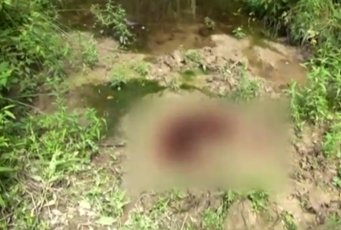 Susedská hádka sa skončila brutálnou vraždou. Páchateľ ťahal svoju obeť na lane za autom