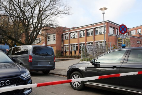 Nemecko Hamburg škola ozbrojenci (2)