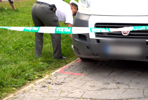 Kuriérska dodávka vrazila do kočíka. Otca pri náraze odhodilo a dieťa prevrhlo