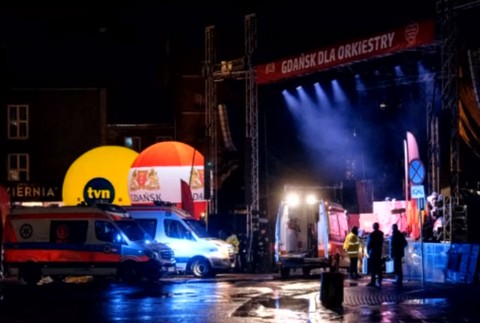 Poľský starosta, ktorého útočník bodol do brucha a srdca, je vo vážnom stave