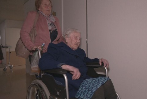 105-ročnú pani Helenku pustili z nemocnice (2)