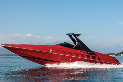 Riva Ferrari 32