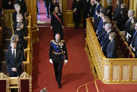 Haakon VIII skladá prísahu