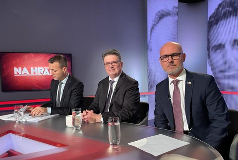 1b77ae49-9f14-4aa9-a6ec-1f7f2d965e57 2