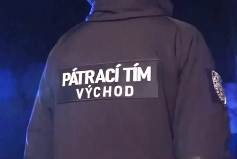 strateny chlapec na luke 2