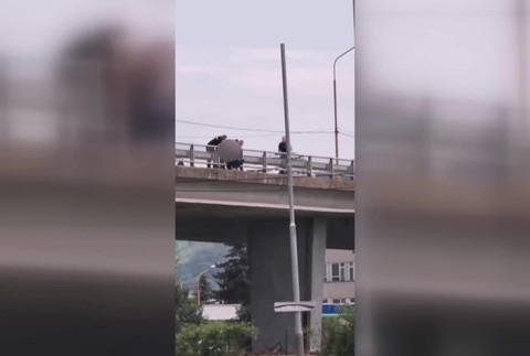 [multi] Záchrana samovraha 16