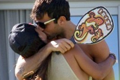 Fabregas_Cesc_priateľka_objatie