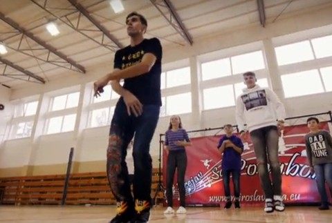 Výchovné koncerty nemusia byť nuda. Miroslav "Bruise" Žilka hýbe školami