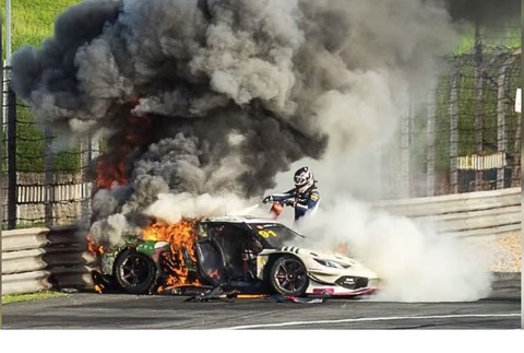 Hrôzostrašná nehoda počas pretekov GT3