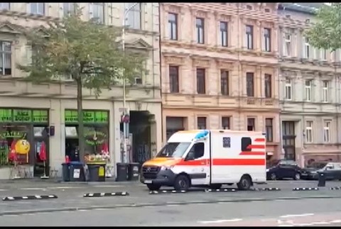 Strelec zavraždil dvoch ľudí neďaleko nemeckej synagógy. Ku krviprelievaniu došlo počas židovského sviatku