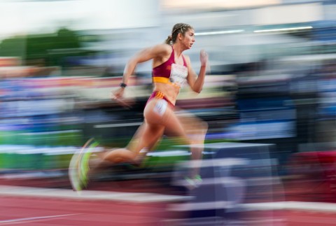 Slovenská bežkyňa Emma Zapletalová  v behu na 400 m cez prekážky na atletickom mítingu Diamantovej ligy v Osle 12. júna 2025.
