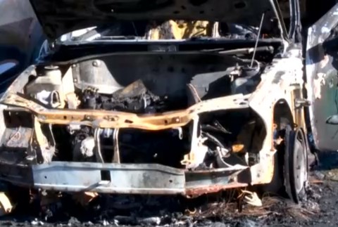 Kým ľudia spali, plamene na sídlisku pohltili tri autá