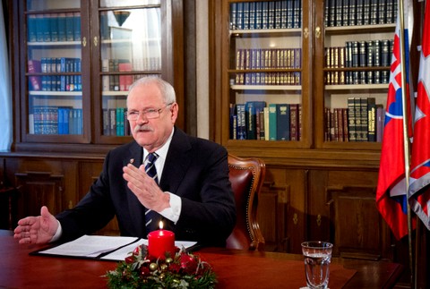 Gašparovič sviečka ruky