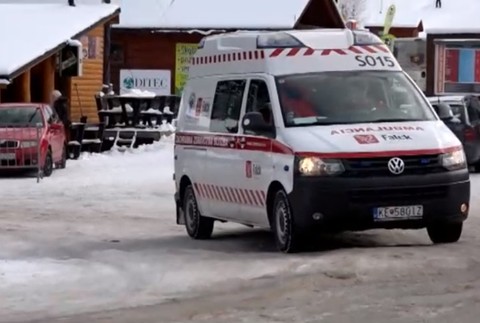 Nezvyčajná záchrana v Terchovej. Mladík sa napichol na lyžiarsku palicu