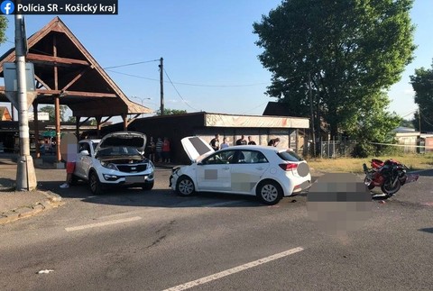 Pri dopravnej nehode zahynul 47-ročný motocyklista.