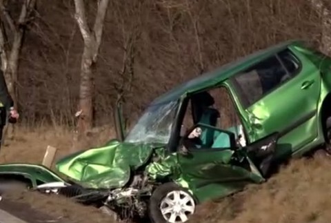 Zrazili sa tri osobné autá