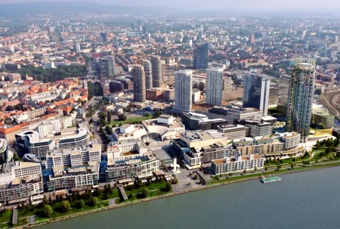 [multi] V Bratislave vyrastie najvyšší mrakodrap na Slovensku. Nové mestské centrum bude žiť 24/7 15384
