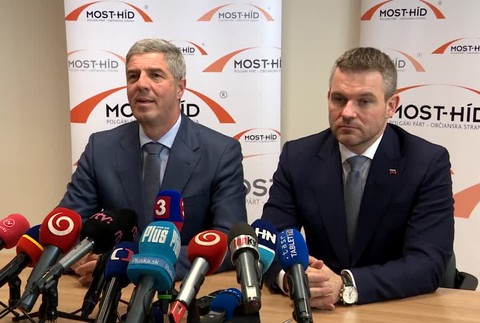 Pelle a biely sáčok876