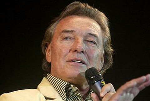 Karel Gott spieva, detail