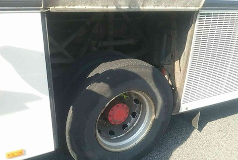 Hasiči zasahovali na R1. Zachránili autobus plný detí