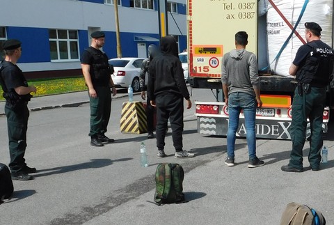 Migrantov našli v kamióne vo Zvolene
