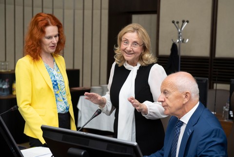 vlada posledne rokovanie pred volbami (4)