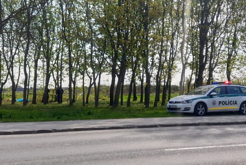 Rušňovodič spozoroval telo muža.